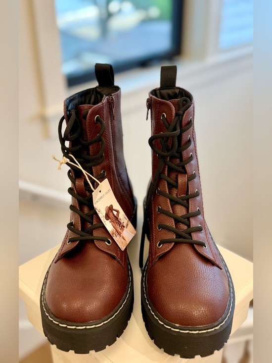 Sincerly Jules Shoes - Sincerely Jules Women’s Cognac Combat Boots Size 9 NWT Lace Up Side Zip Lug Sole